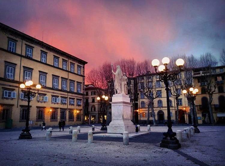 Piazza Napoleone Sweet Apartment Лука Екстериор снимка